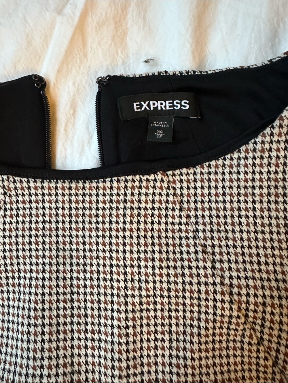 Express Gray Micro-Check Cap-Sleeve Midi Dress - Picture 3 of 3